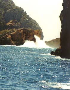 We were glad to be diving in a sheltered cove rather than in the channel between the two islands.