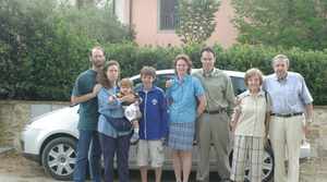 L to R: David, Sarah,Robert, Ian, Lindsay, David Z, Leaonor and Harry at Corte Medicino Tuscany 2005.