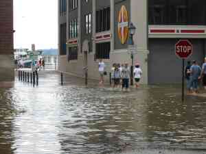 Union Street waders in front of the Torpedo Factory.